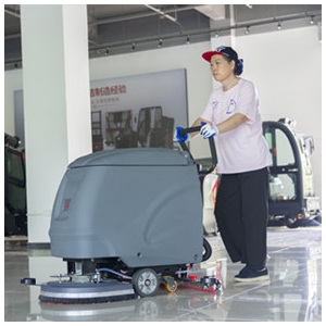中铁三局银川公司使用扬子X2手推式洗地机